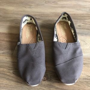 NWOT Toms gray original slip ons - size 8